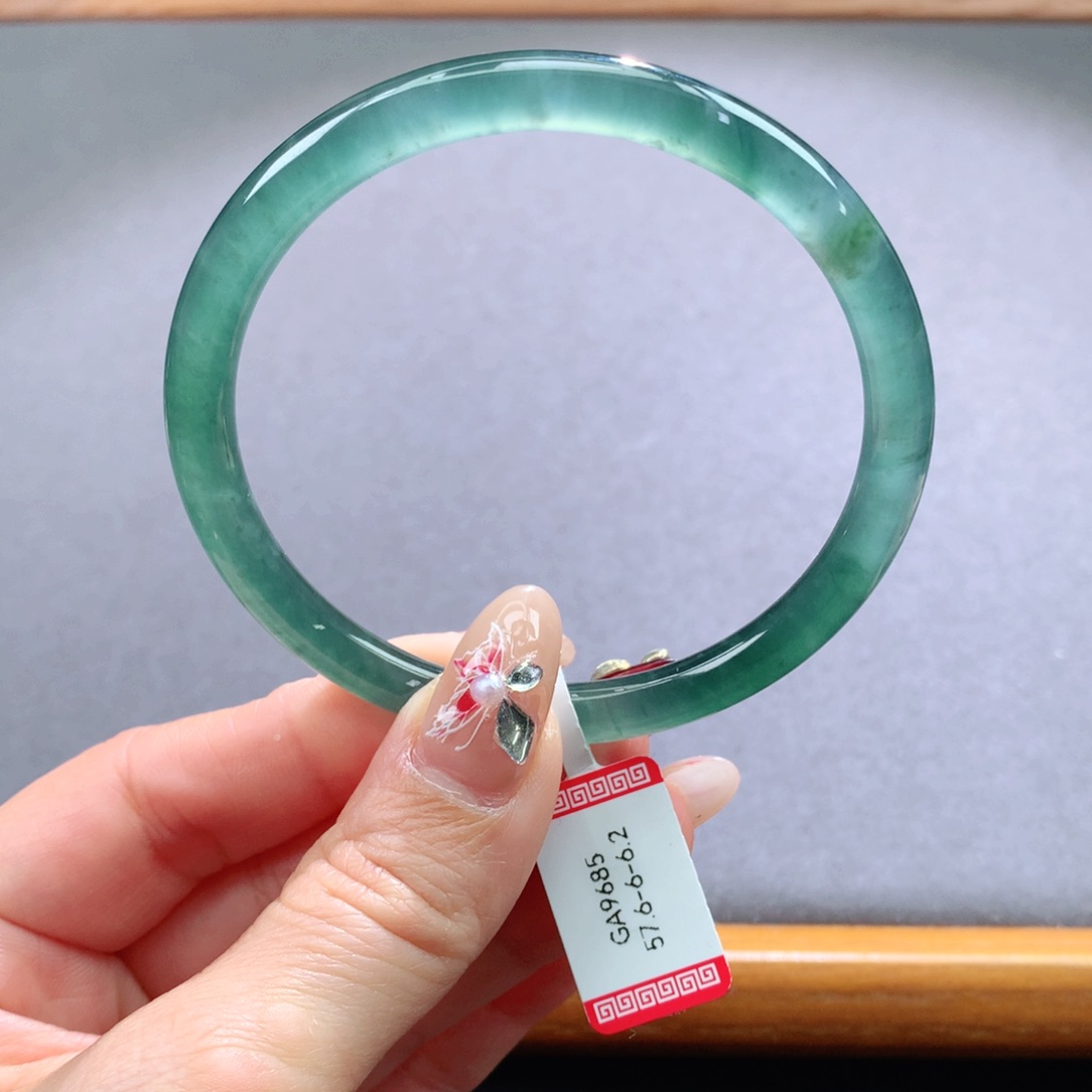 翡翠手镯未镶嵌天然翡翠手镯叮当镯