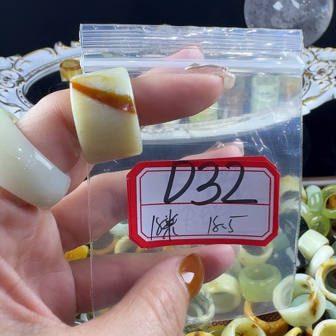 名***饰蛇纹石玉合金戒指