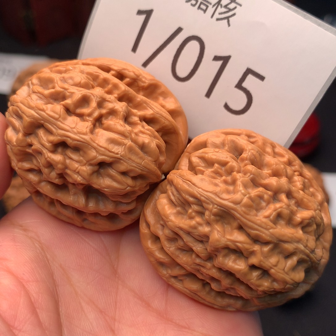 文玩核桃把件42尺寸精美红锦鲤