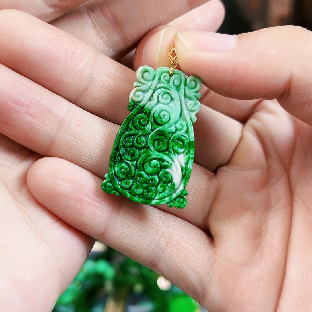 翡翠颈饰18K金镶嵌吊坠