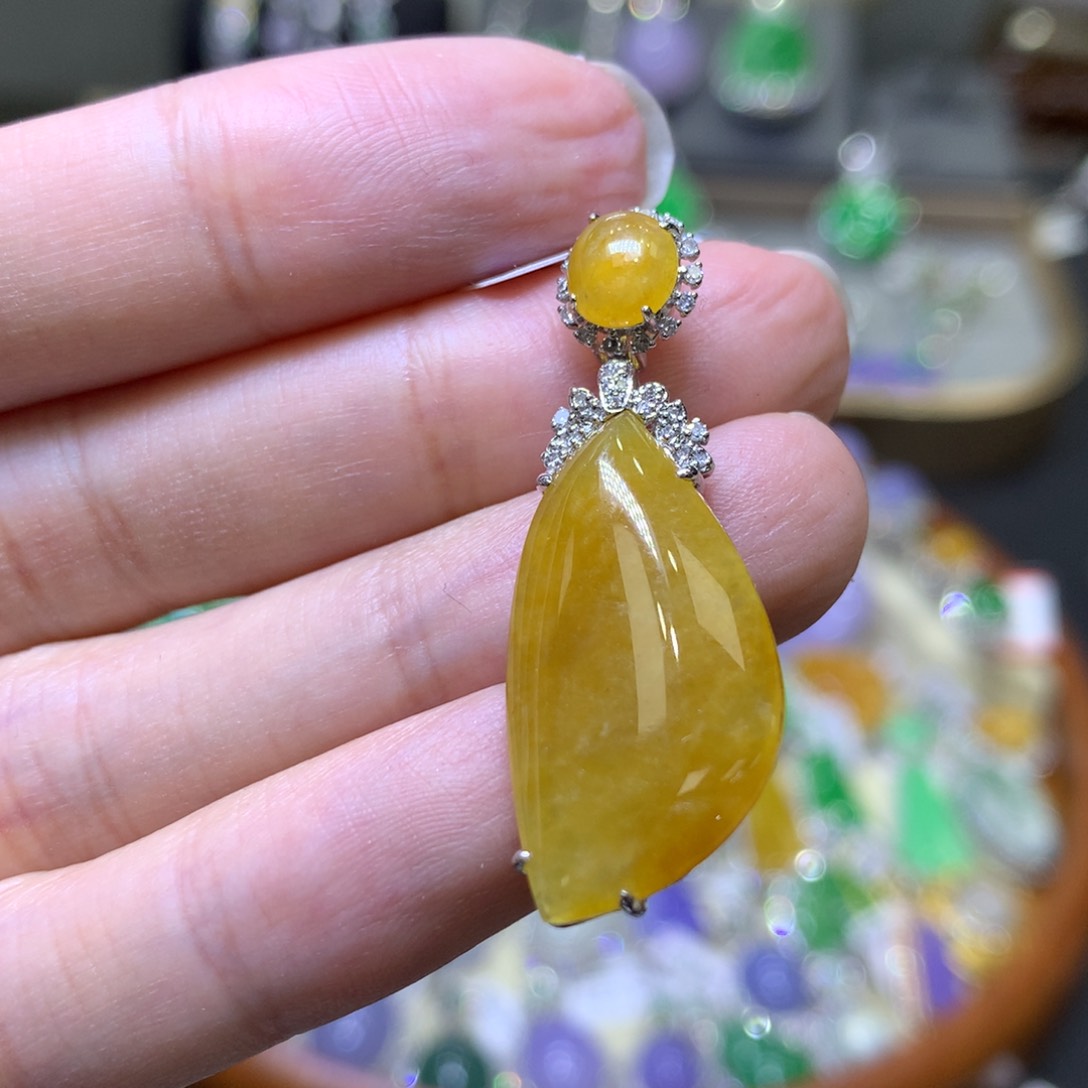 翡翠颈饰18K金镶嵌翡翠吊坠项链