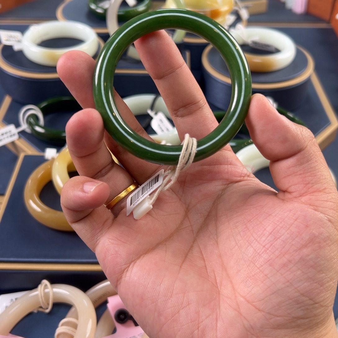 和田玉未镶嵌手镯俄7老料辣阳绿碧玉圆条手镯C0019-54