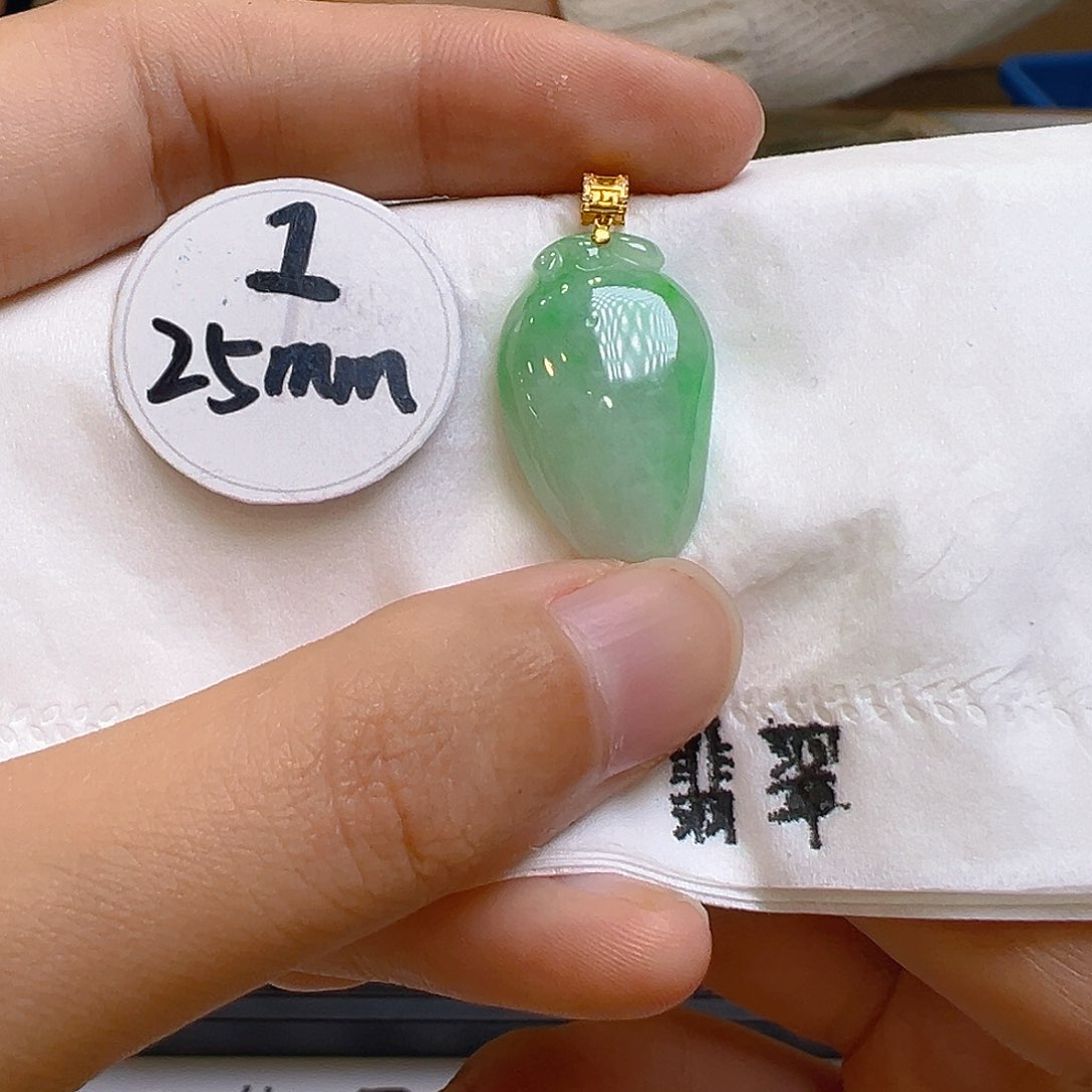 翡翠颈饰18K金镶嵌翡翠