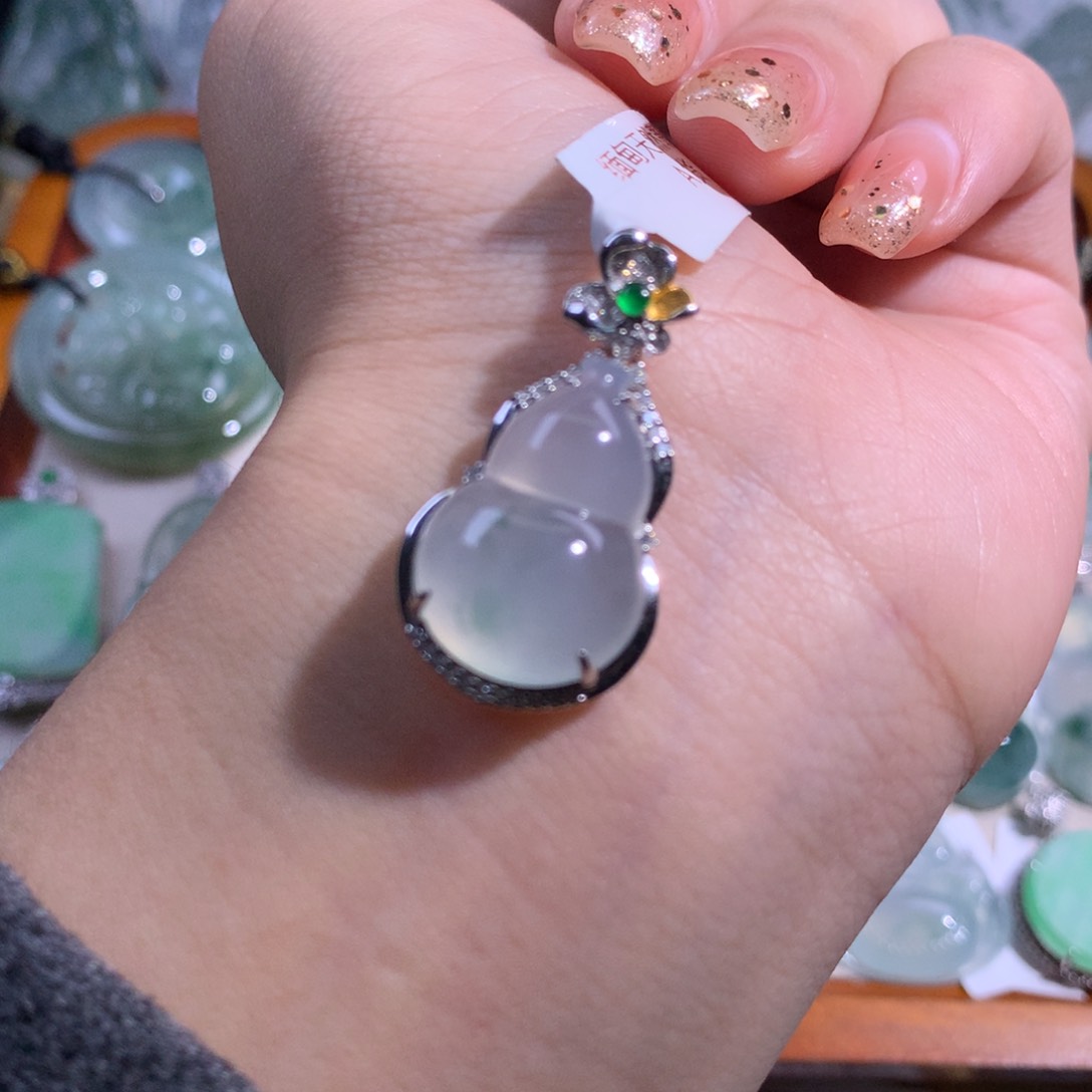 翡翠吊坠(不含链)18K金镶嵌冰葫芦