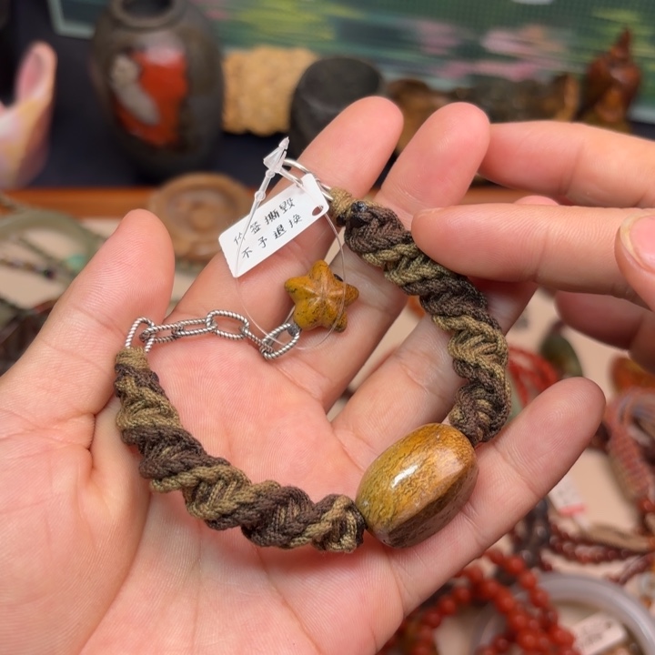 说***呢颈饰未镶嵌岫岩河磨玉（透闪石质玉）