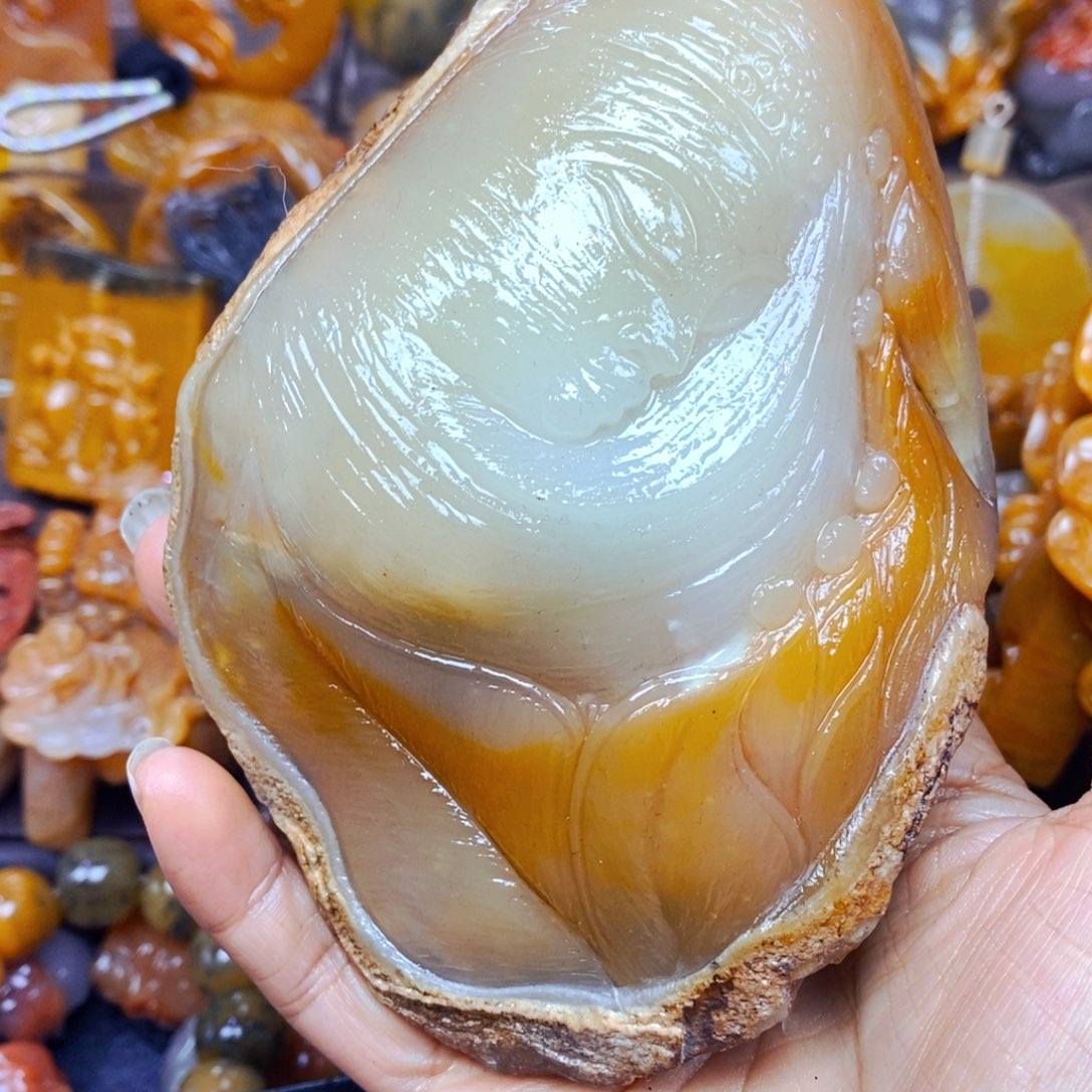 未镶嵌石英质玉（黄龙玉）颈饰