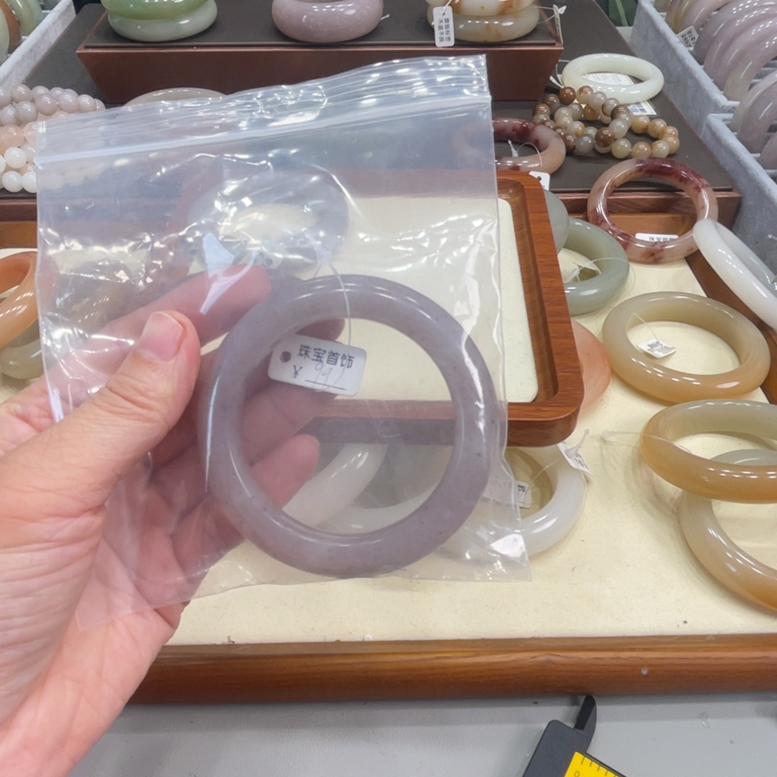 H***石英岩玉未镶嵌手镯