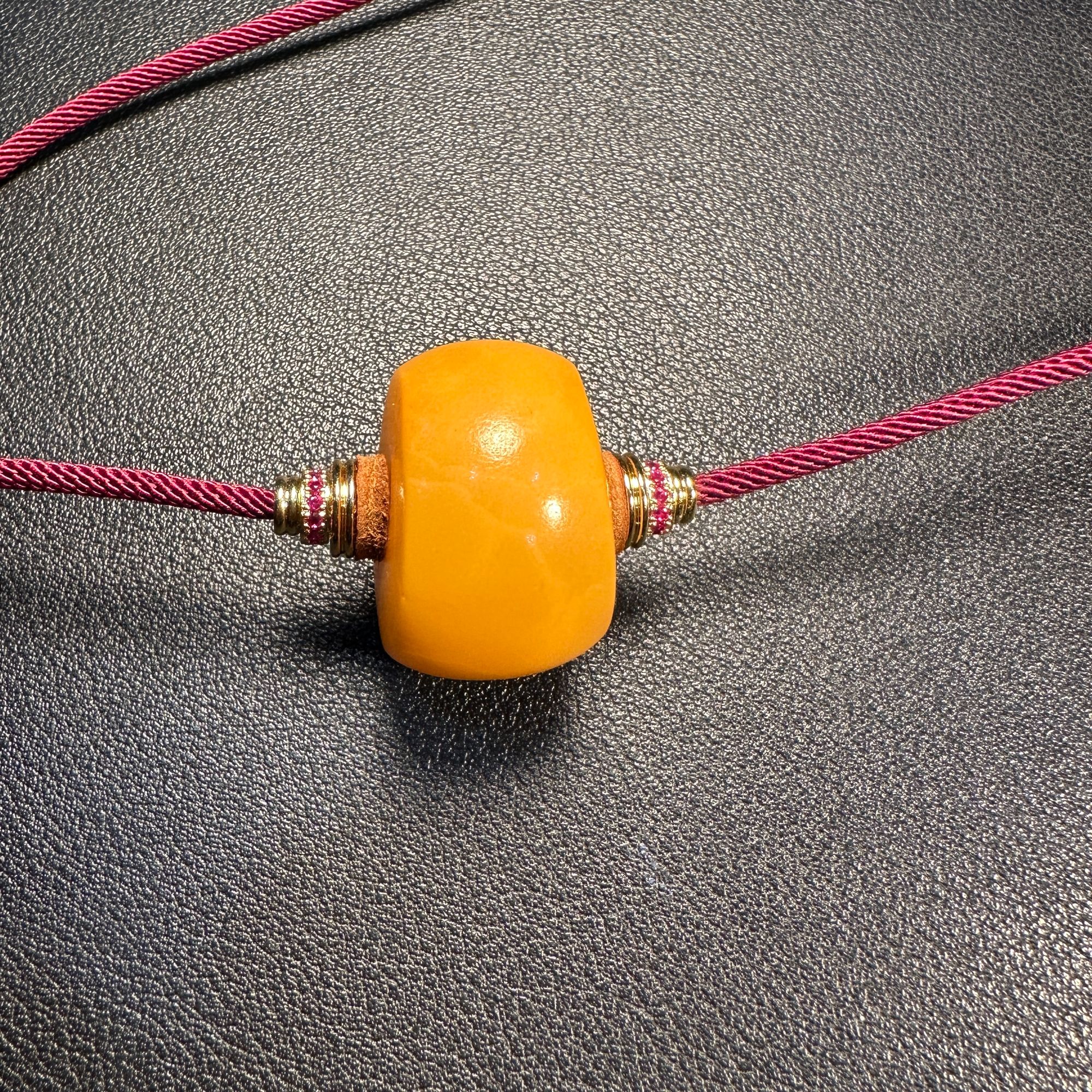 二十世纪鸡油黄蜜 蜡马蹄珠吊坠 27*17.3mm/8.58g/ 333-1040