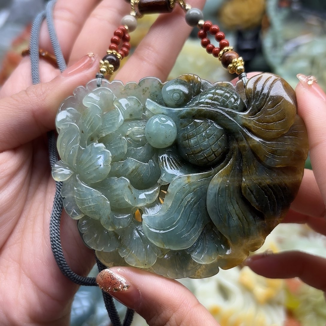 蛇纹石玉未镶嵌吊坠