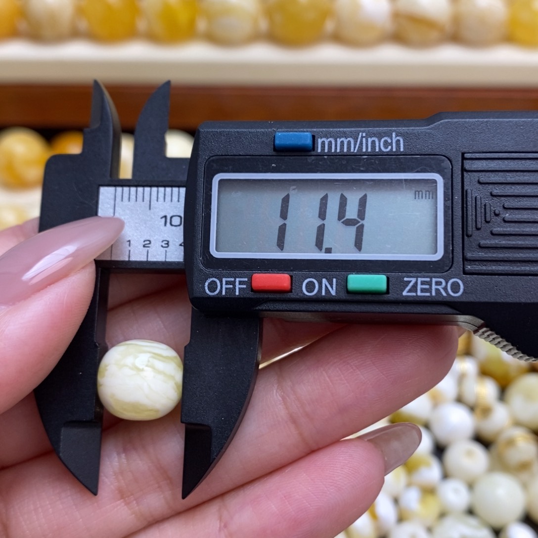 琥珀珠宝奇石未镶嵌J**?