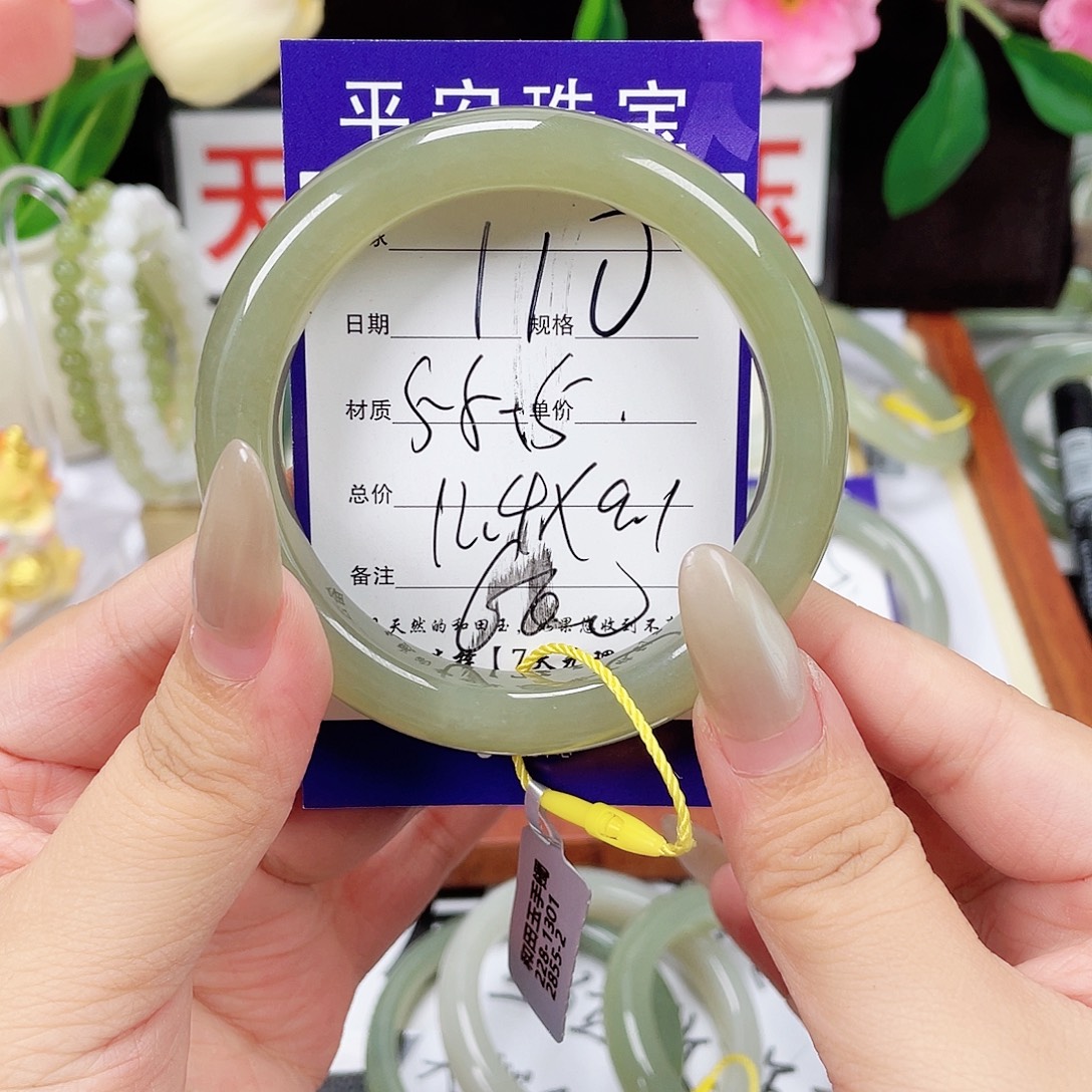 未镶嵌手镯和田玉