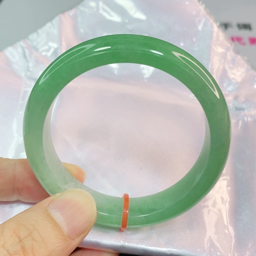 翡翠手镯未镶嵌51.5圈口正圈