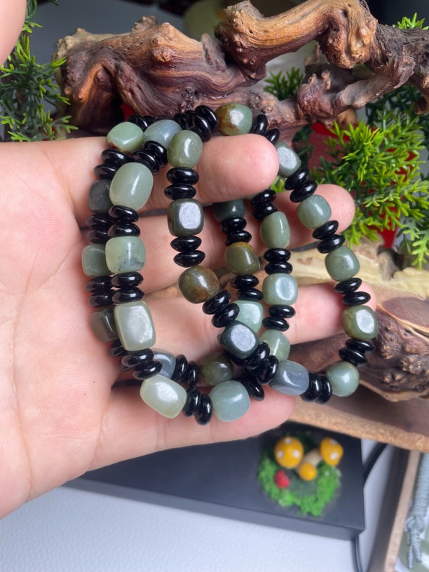 天然和田玉手串 时尚简约百搭多样性发一