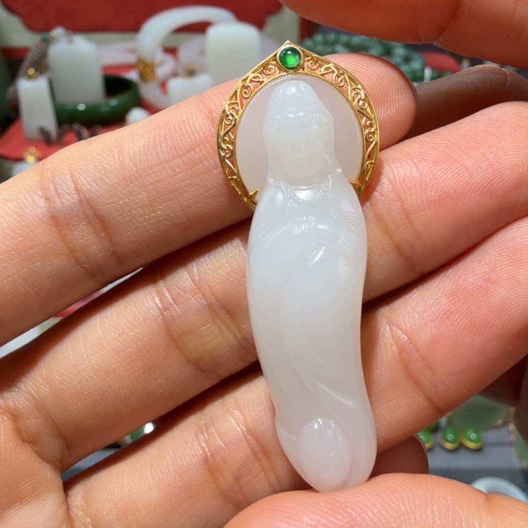 和田玉18K金镶嵌颈饰?****a观音