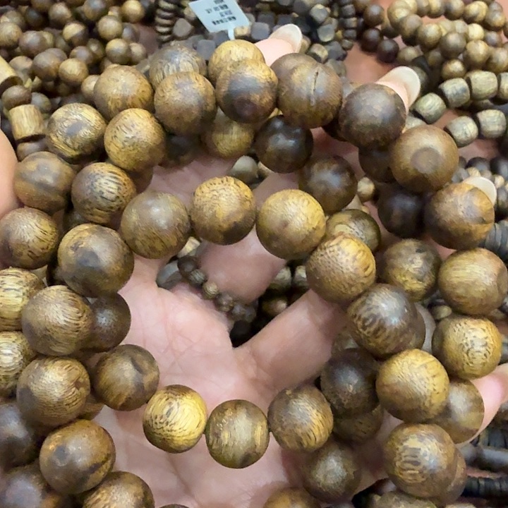 沉香木手串寒****)圆珠多穿多样性发一