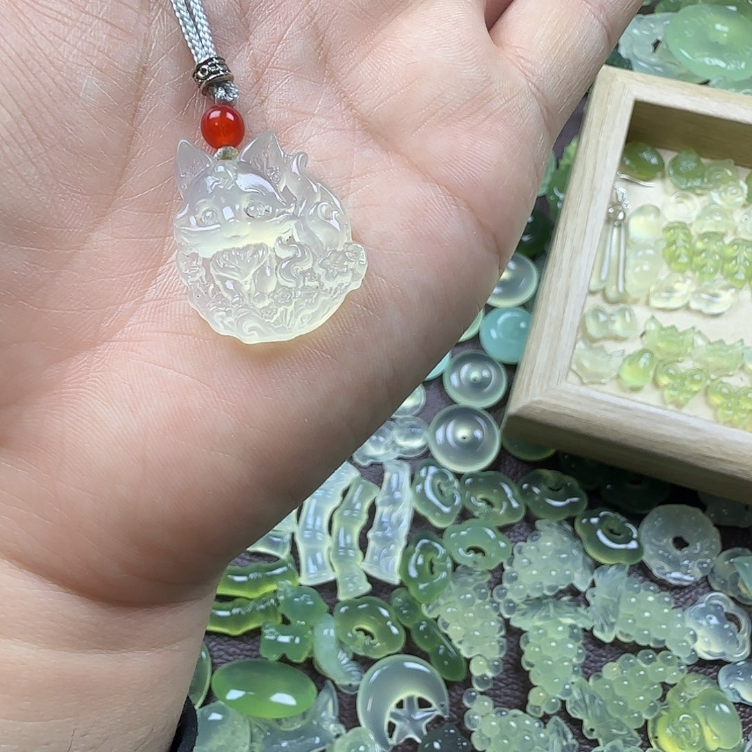 蛇纹石玉未镶嵌岫玉吊坠