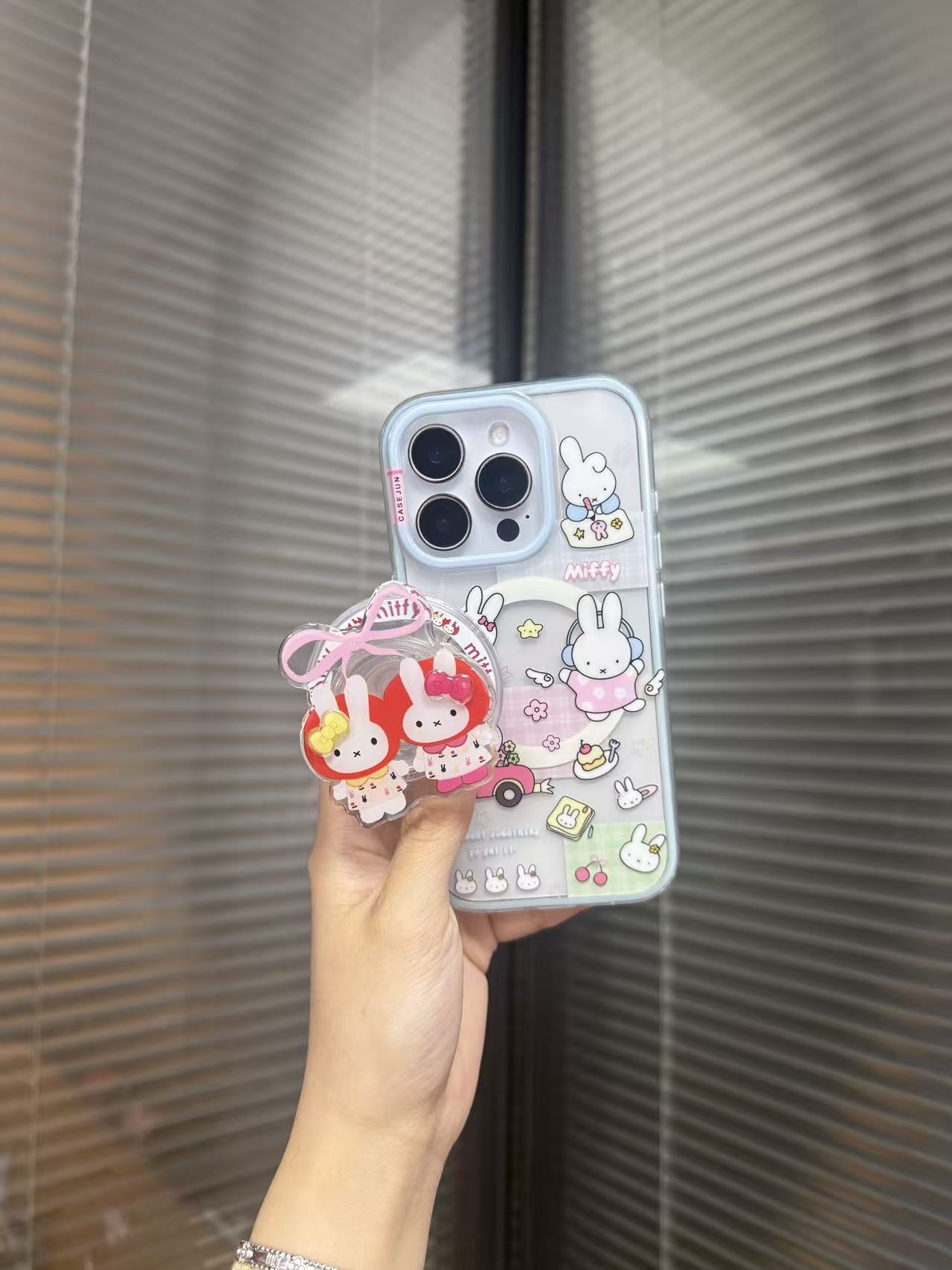 二合一蓝色透色米菲磁吸手机壳一套