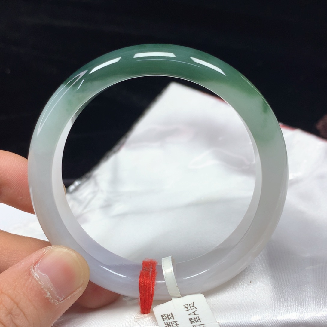 翡翠手镯（圆镯）未镶嵌57.5