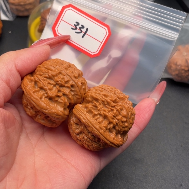 徐***豪文玩核桃把件白狮子