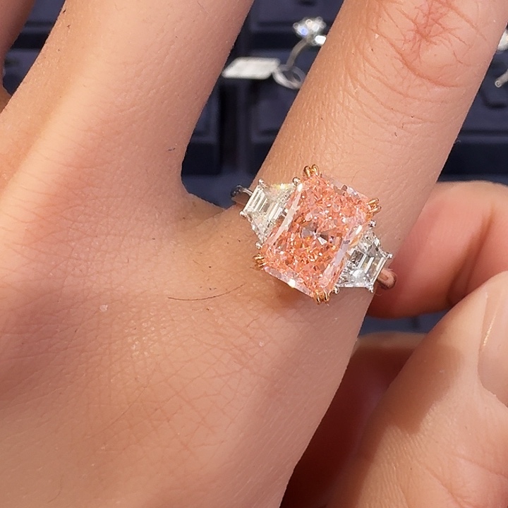 实验室培育钻石18K金镶嵌粉钻