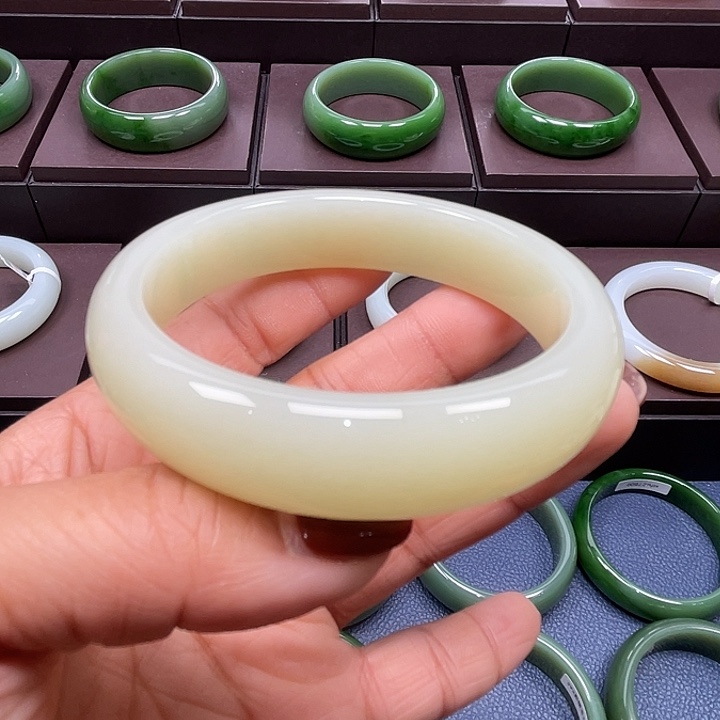 和田玉未镶嵌手镯6162