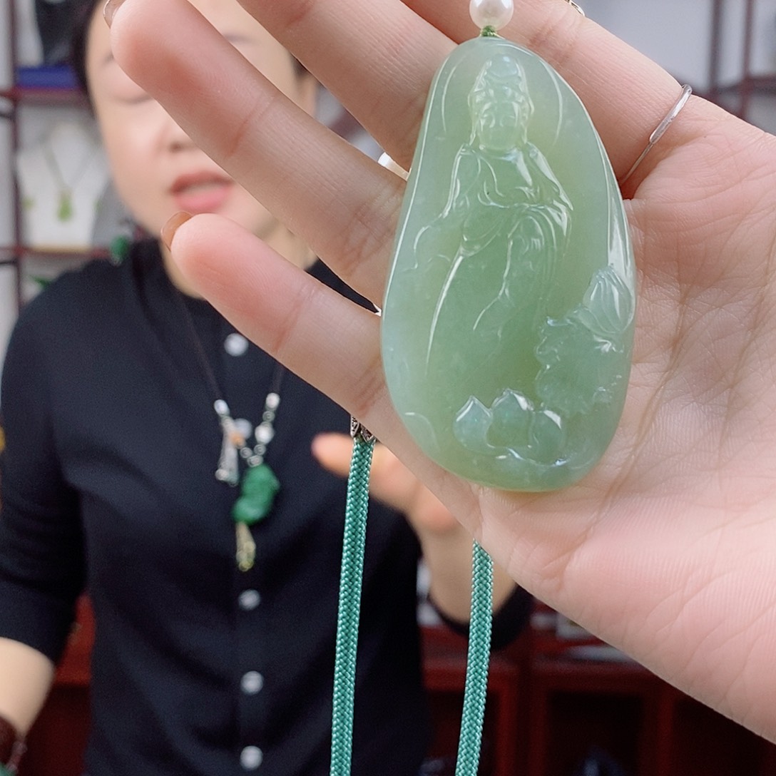 岫玉未镶嵌颈饰吊坠