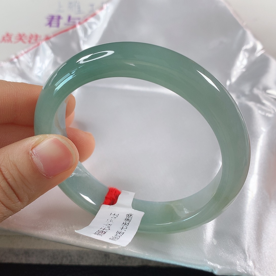 翡翠手镯未镶嵌翡**姐 正圈