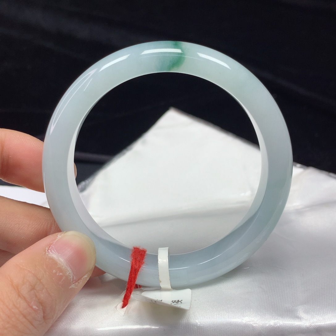 翡翠手镯（圆镯）未镶嵌56.7