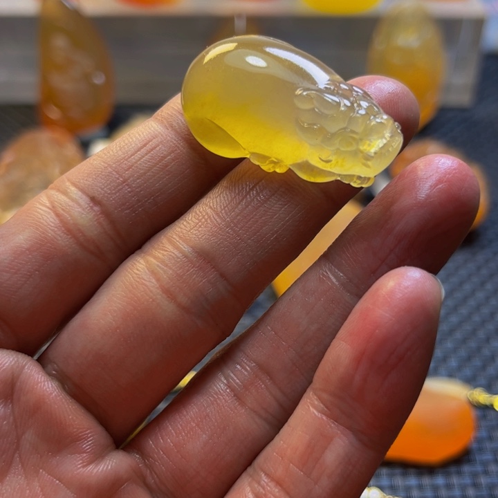 趣***镖石英质玉未镶嵌旦面