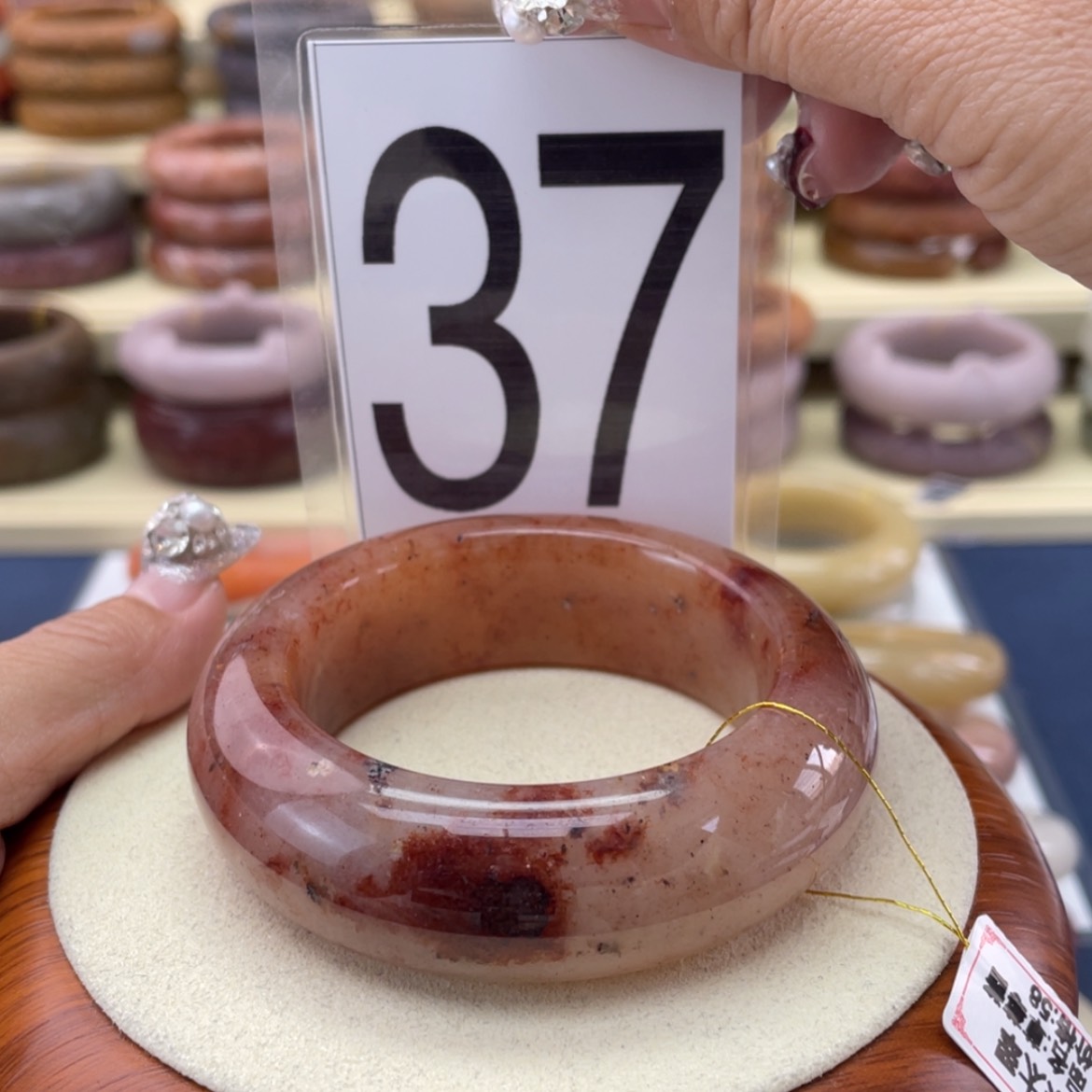 【闪购商品】石英质玉未镶嵌手镯