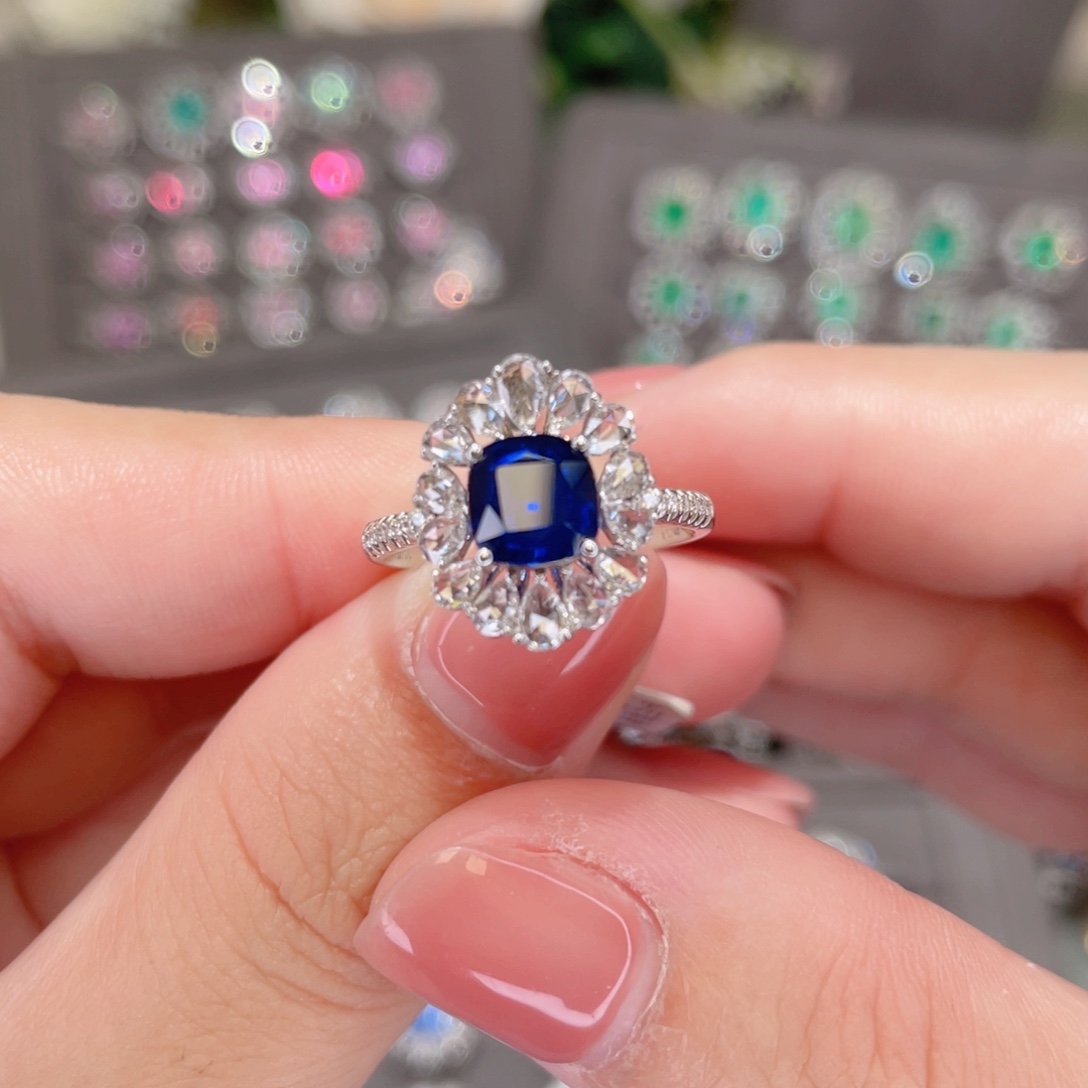 戒指蓝宝石18K金镶嵌1.58Ct