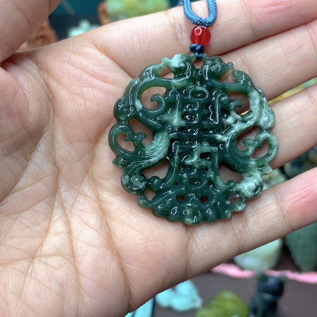 蛇纹石玉颈饰未镶嵌