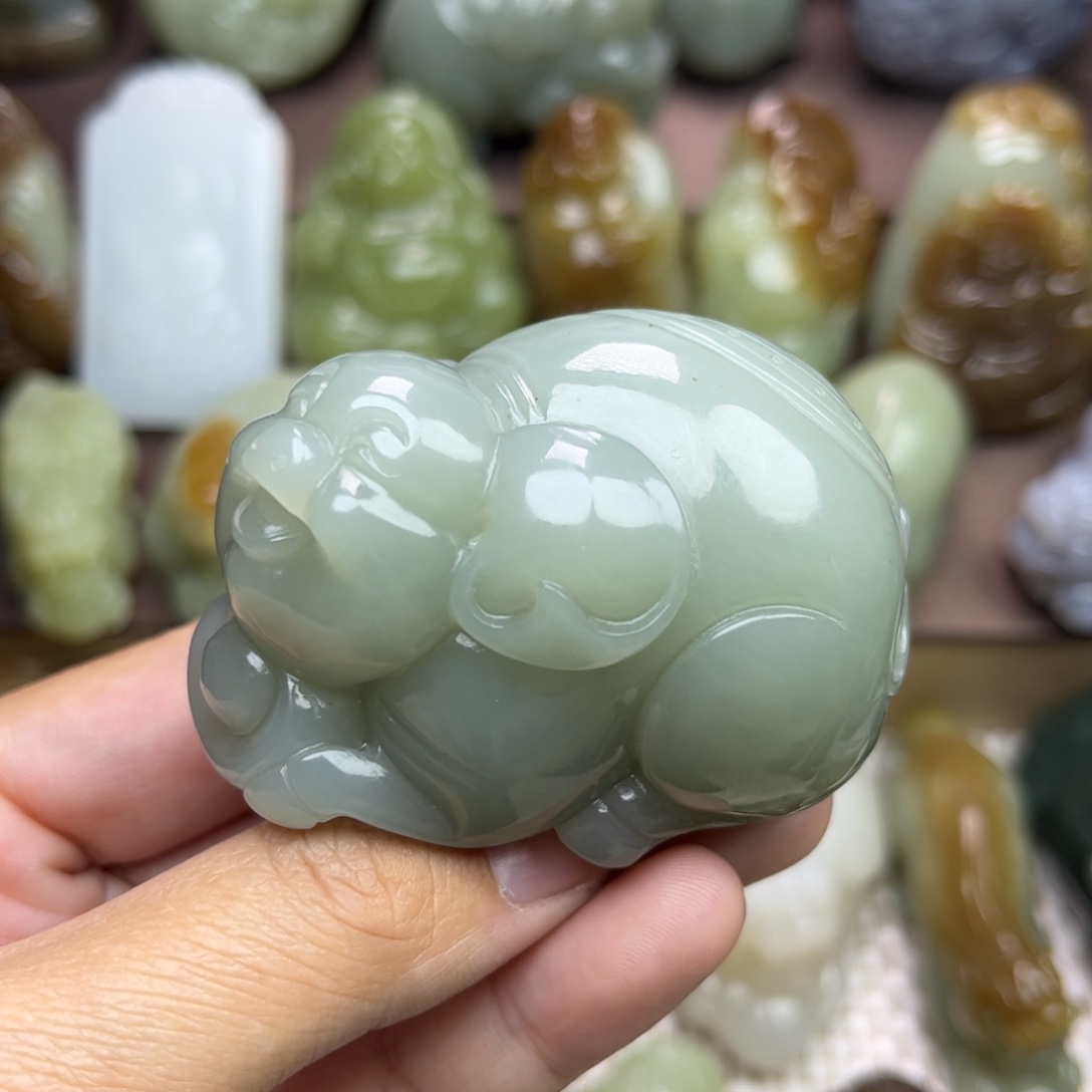 和田玉未镶嵌把件