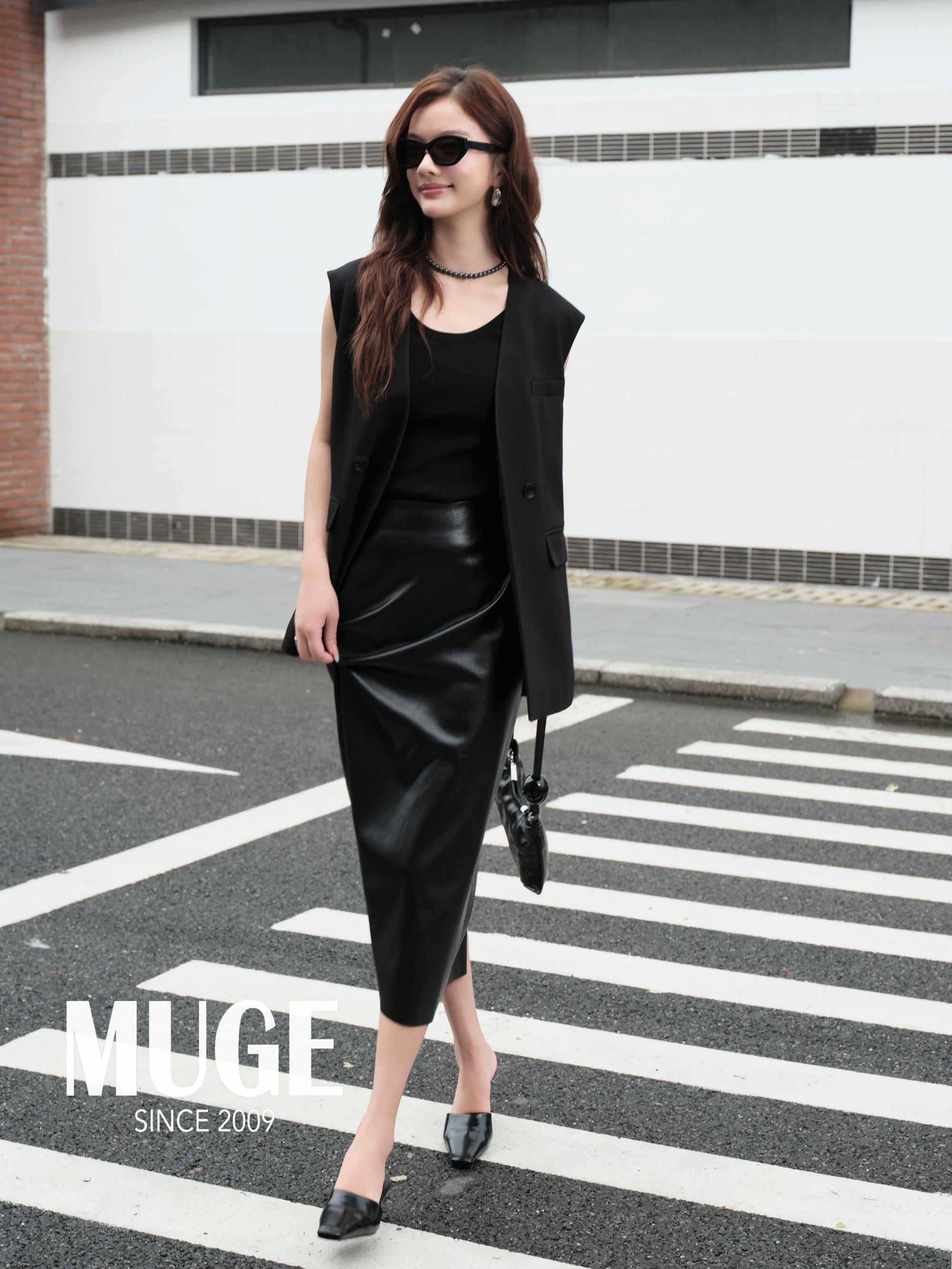慕歌MUGE/时尚百搭黑色马甲女显瘦  311303无袖