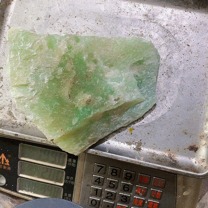 未镶嵌蛇纹石玉珠宝奇石