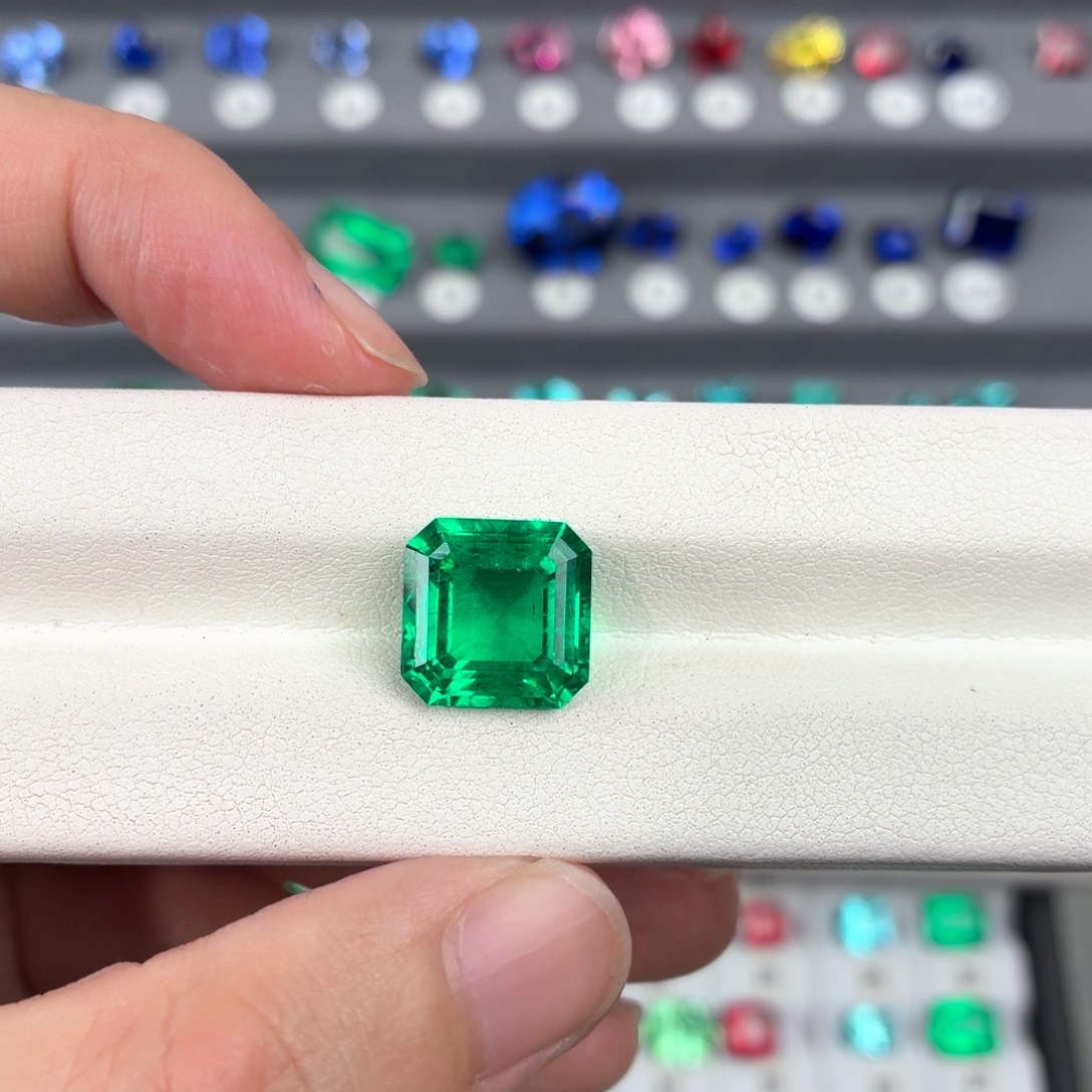 川***门合成（培育）祖母绿裸石6.48ct