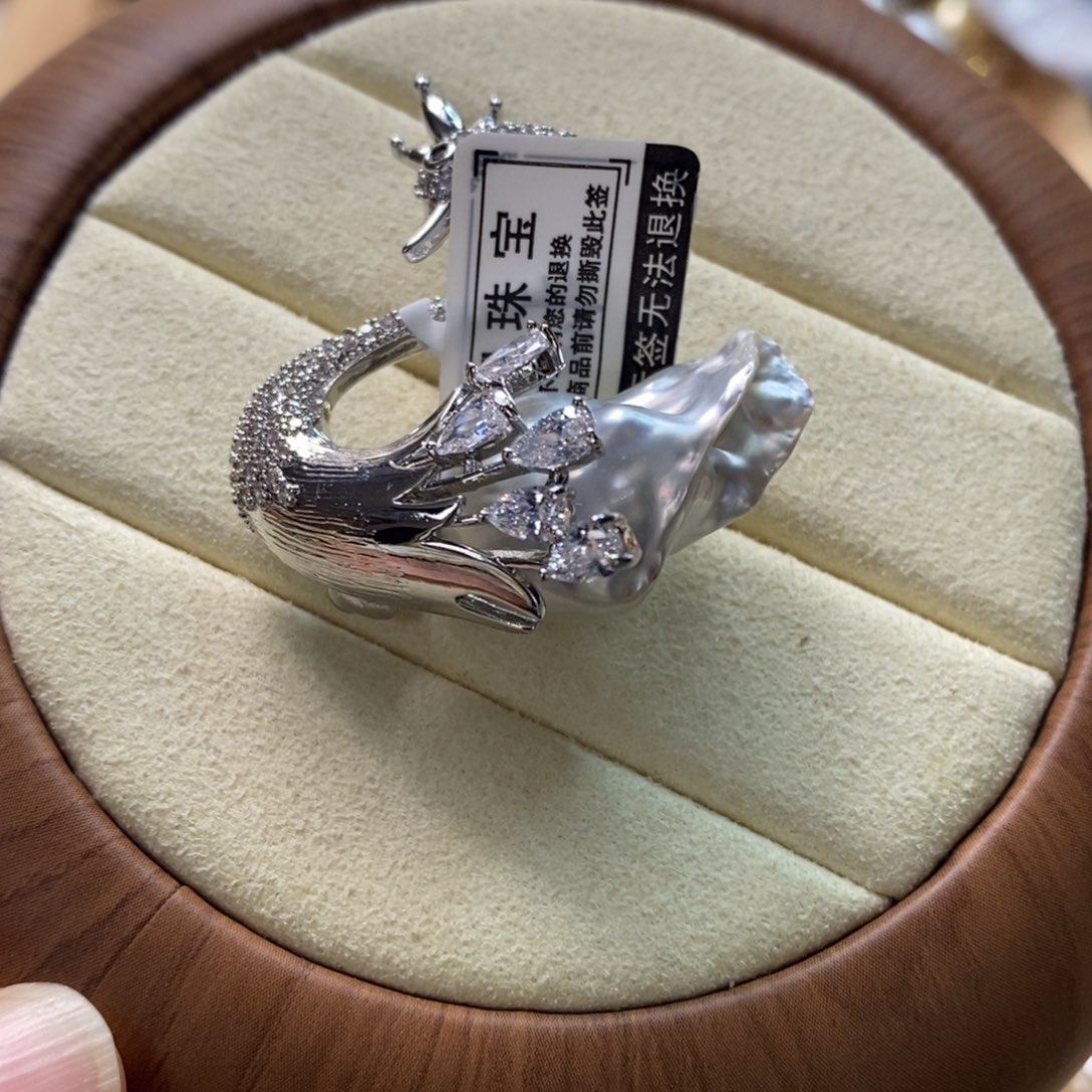 海水珍珠胸饰合金