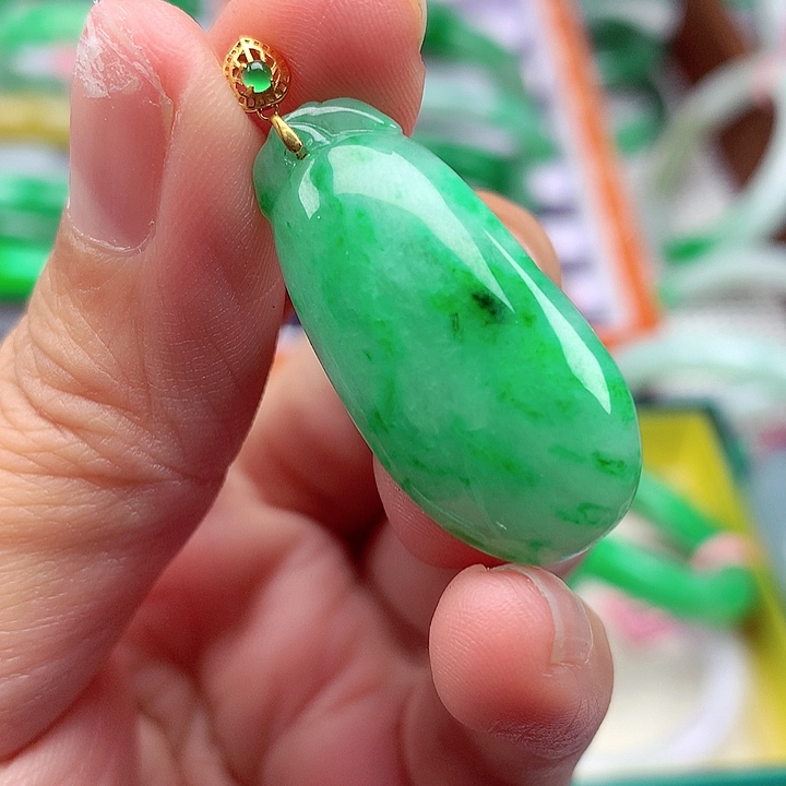 翡翠颈饰18K金镶嵌翡翠