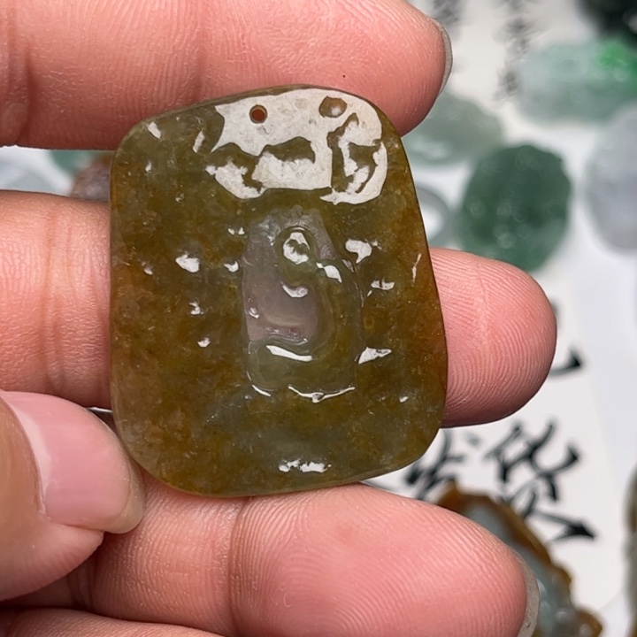 翡翠未镶嵌颈饰悟道