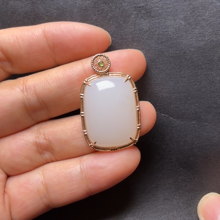 和田玉18K金镶嵌颈饰