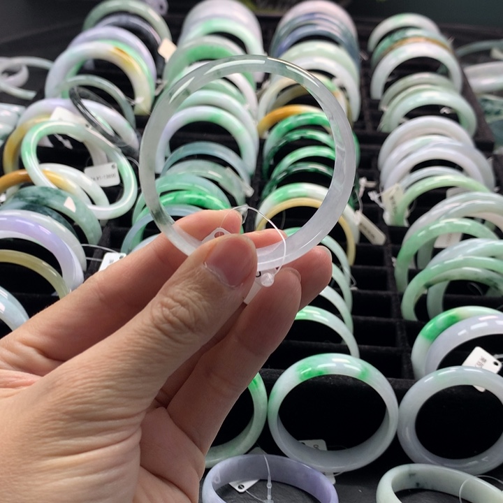 翡翠手镯未镶嵌三****翡翠