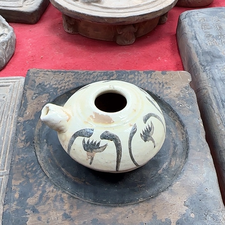 老是喜欢钻进角落，那就去喽