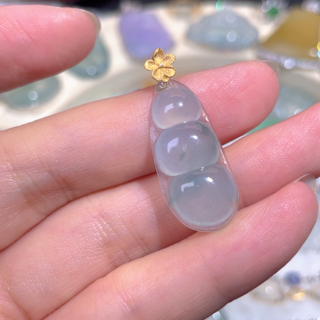 翡翠18K金镶嵌颈饰翡翠