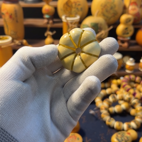 俗***。大叶紫檀（黑酸枝木类）