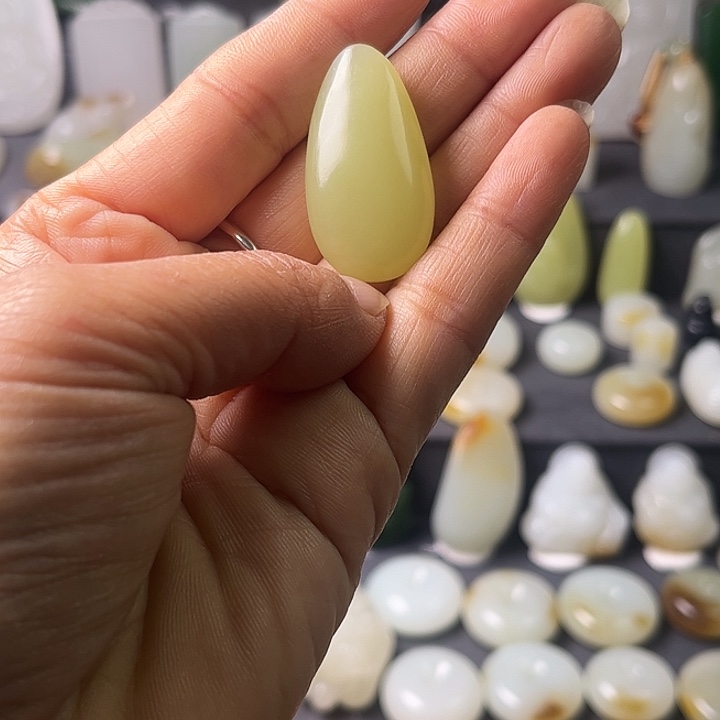 和田玉（黄玉）未镶嵌颈饰