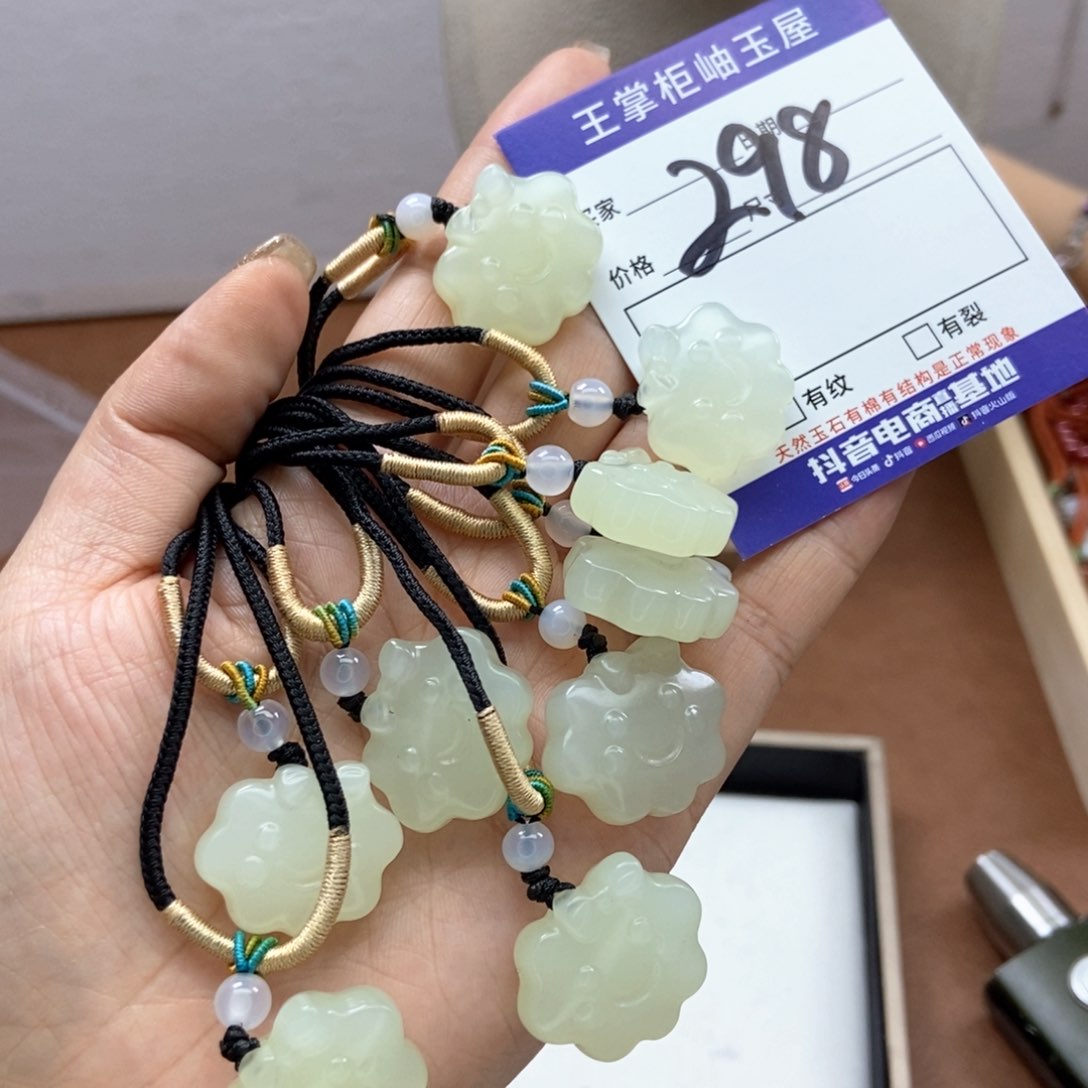 岫玉吊坠吊坠未镶嵌多样性，发一个