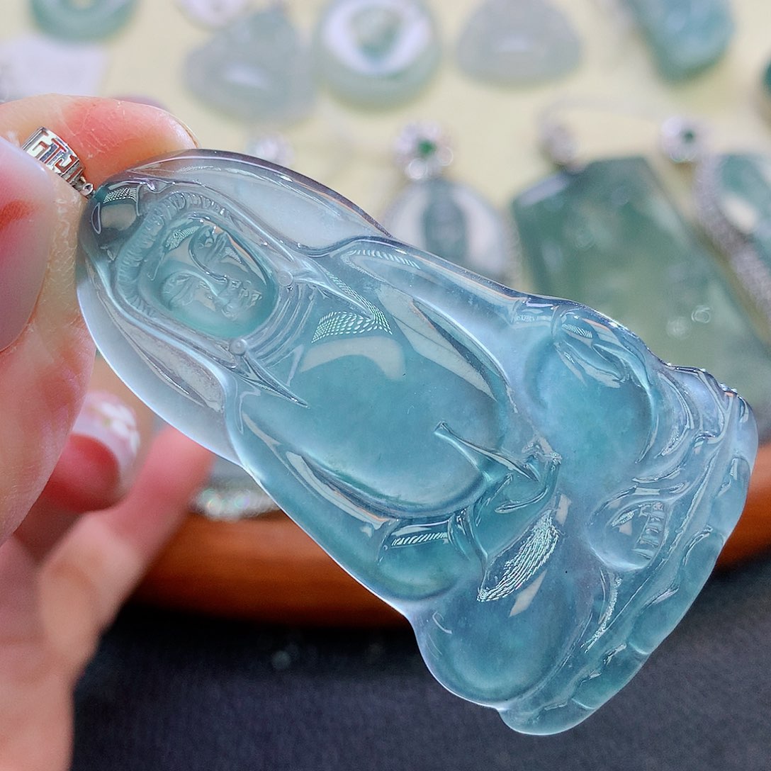 翡翠颈饰18K金镶嵌翡翠