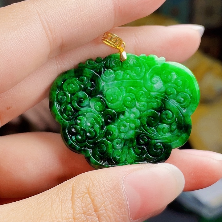 翡翠18K金镶嵌颈饰多样性