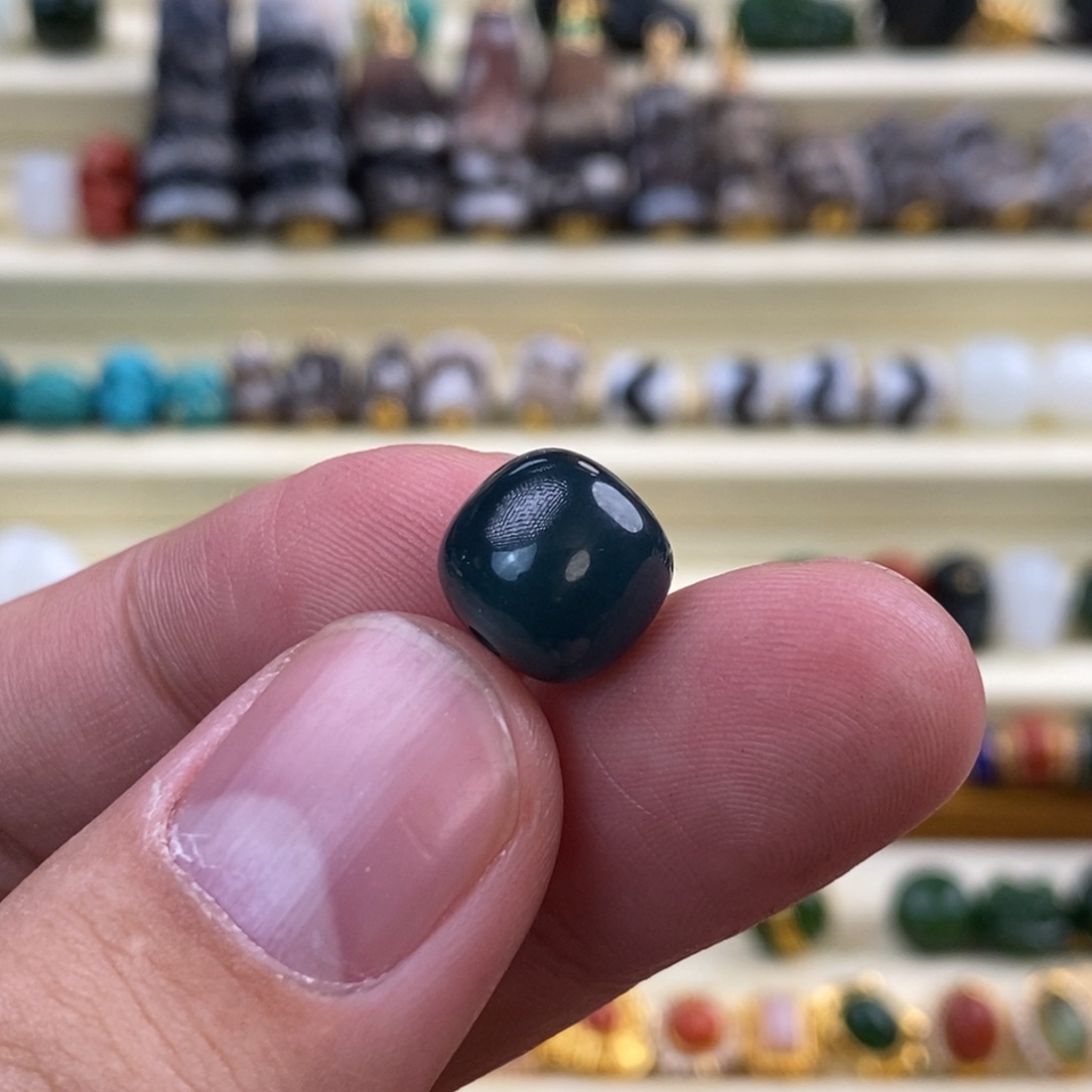 翡翠颈饰未镶嵌周**了隔珠