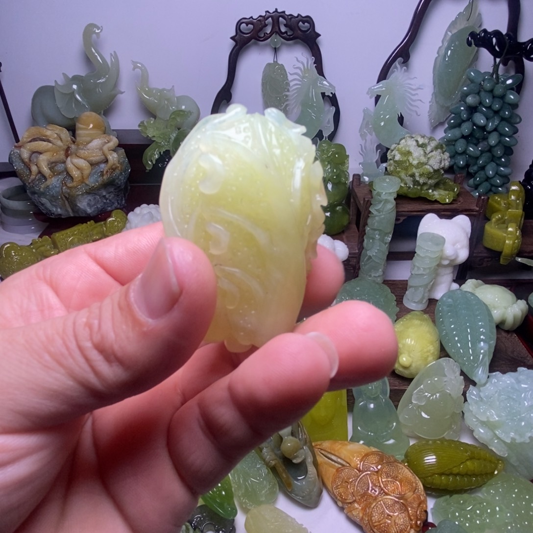 蛇纹石玉未镶嵌白菜吊坠
